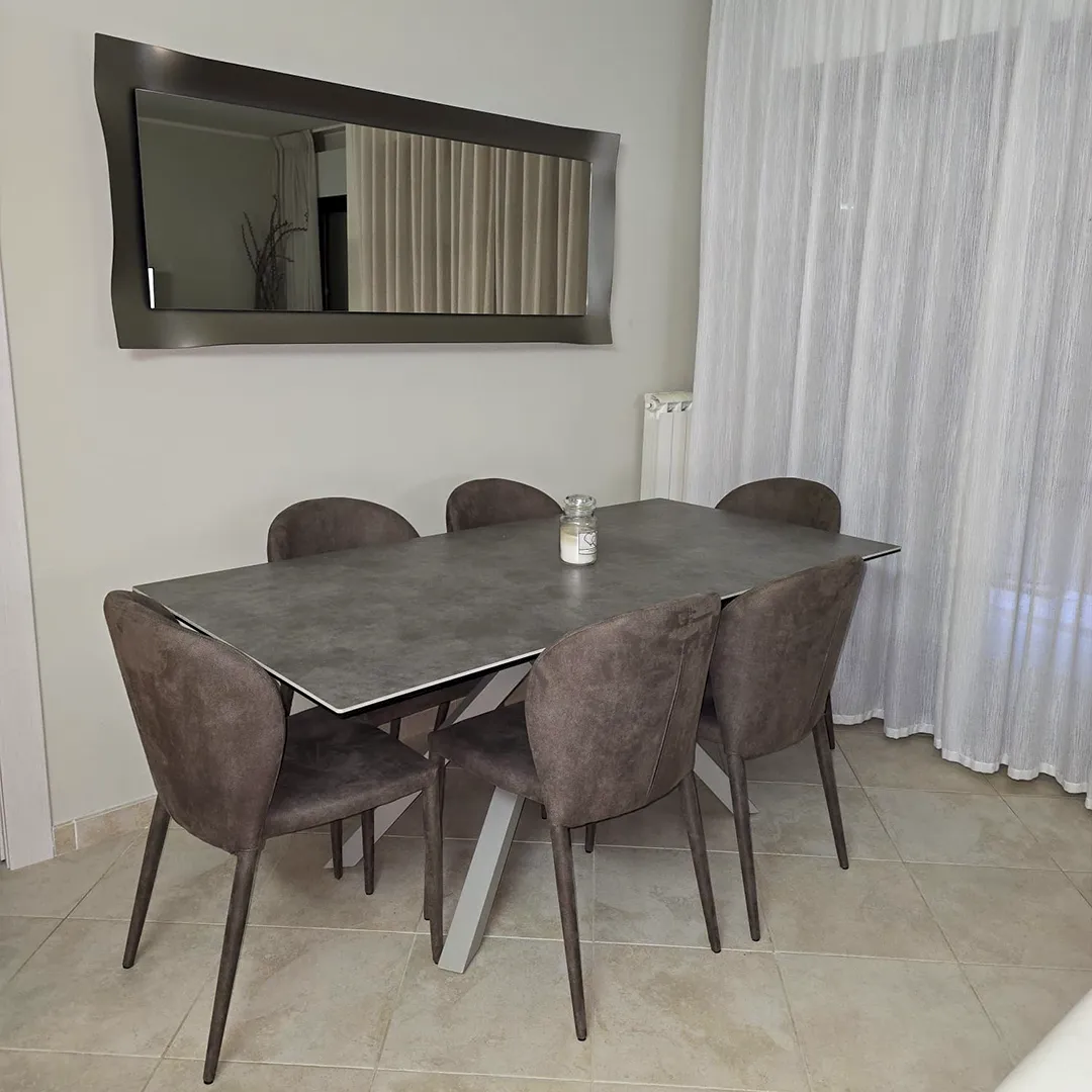 Specchio da parete rettangolare moderno con cornice sagomata - Marca Design Shop